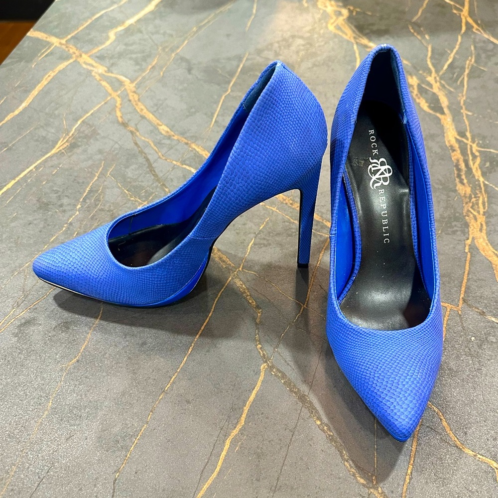 Rock & Republic Blue Snakeskin Pumps - Size 9.5